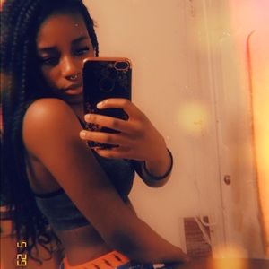 Meet your Posher, Ella